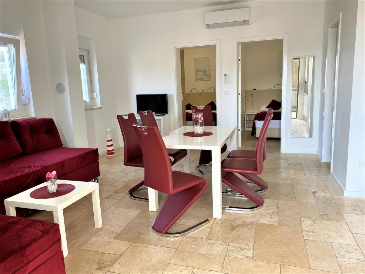 Villa M - Your Business & Holiday Apartment In Σίμπενικ Εξωτερικό φωτογραφία