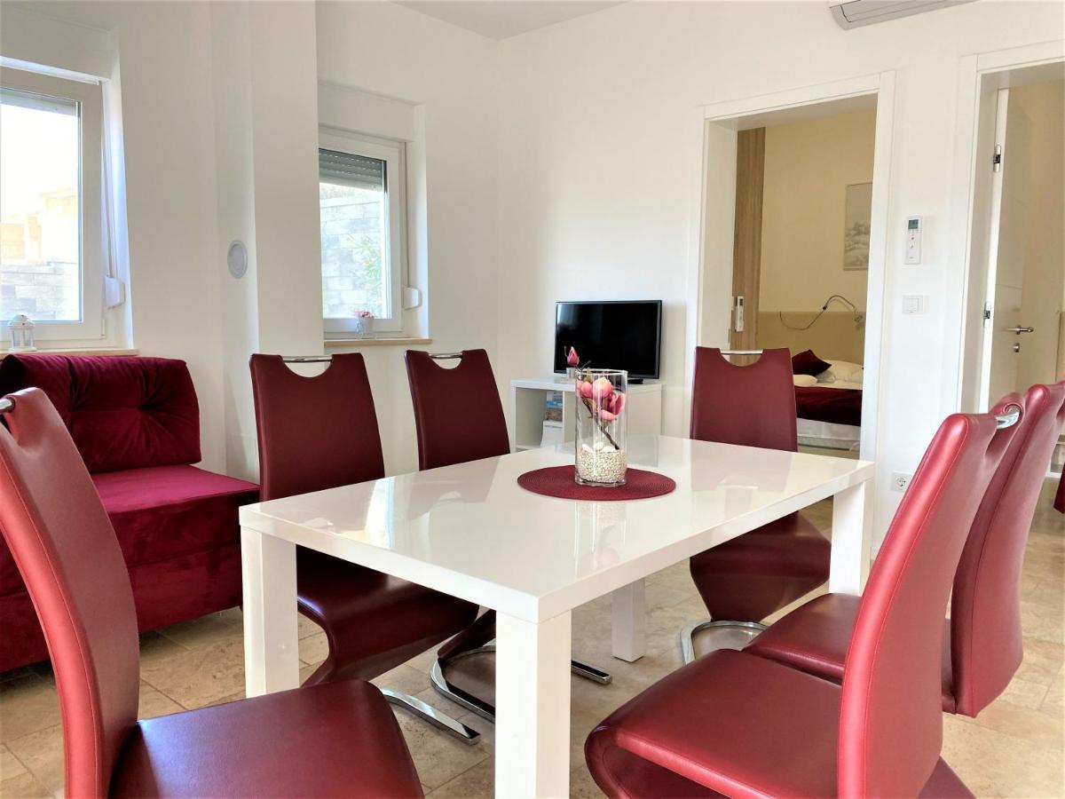 Villa M - Your Business & Holiday Apartment In Σίμπενικ Εξωτερικό φωτογραφία